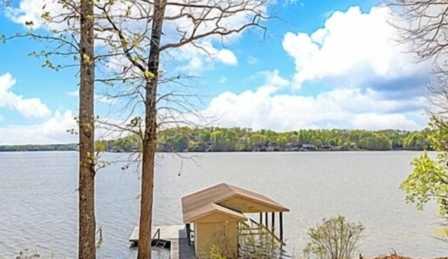 Snuggle Inn | Main Lake | Pet-friendly