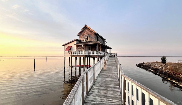 Soundfront Cottage In the Water - One of a Kind Sunsets - Dock and 3 Decks