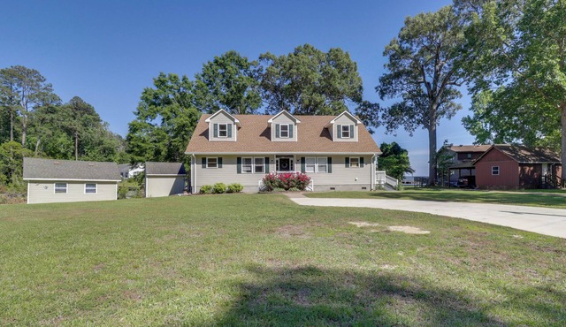 Soundfront Serenity! Cozy Hertford Home w/Views