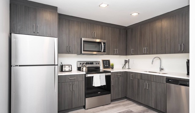 South Winnipeg Close to UM +Luxury 2 Bedroom+Parking (104-30 UC)