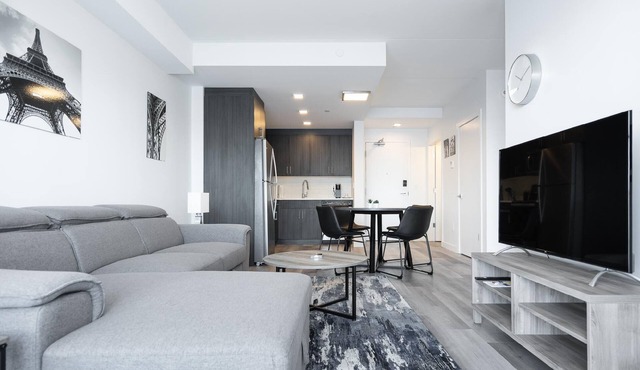 South Wpg Close to UM Modern Chic + 1 Bdr+ Parking (106-30)