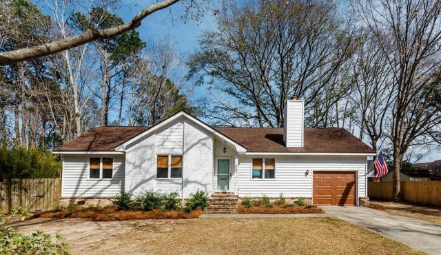 Southern Serenity, Fenced in Yard, Pet Friendly