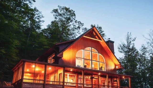 Spa & Outdoor Pool | Montagnard des Pays-d'en-Haut