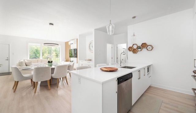 Spacious 3BR Penthouse Condo – Modern Comfort