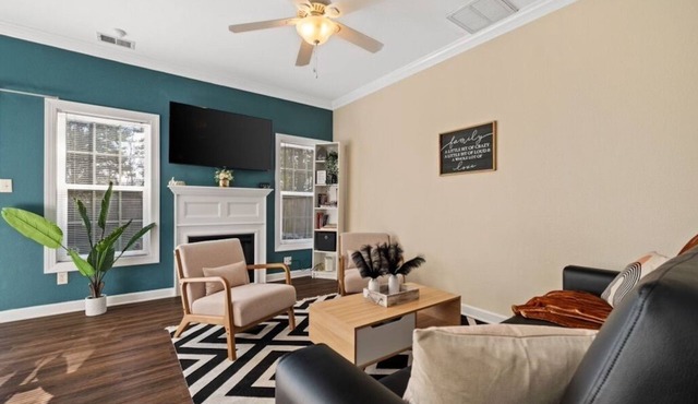 Spacious 3BR townhome. 1 mile to the Oceanfront & The Dome