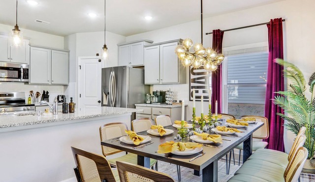 Spacious 4-bedroom house with BBQ and Games in Charlotte