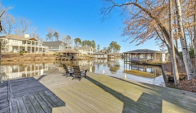 Spacious 4-bedroom house in pleasant Norwood with AC
