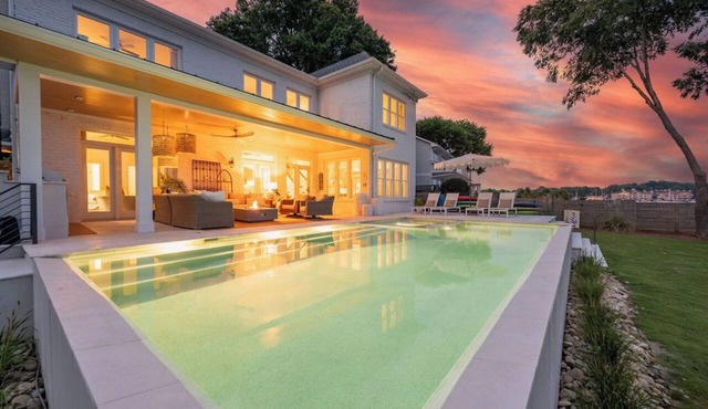 Spacious 5-bedroom house in Cornelius NC Lake Norman. Pool/hot tub added 2026
