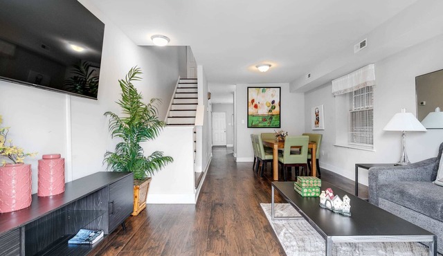 Spacious 6BR Family Sleeps Groups Parking