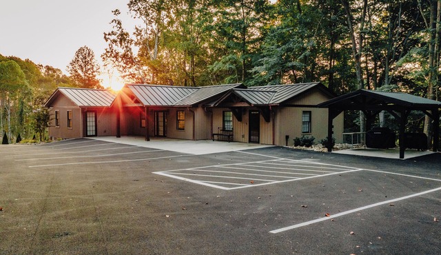 Spacious 7-bedroom cabin near Lake Cumberland