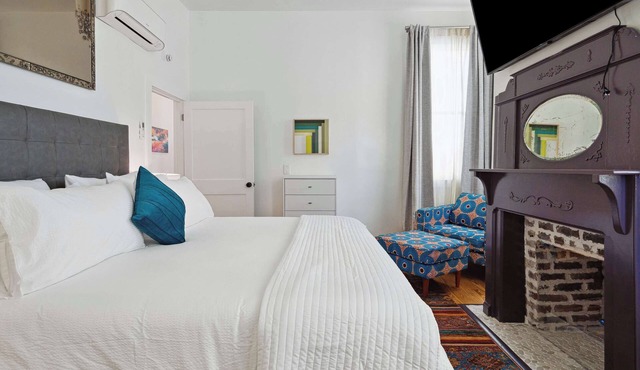 Spacious Apartment With Vibrant Style and Heated Pool