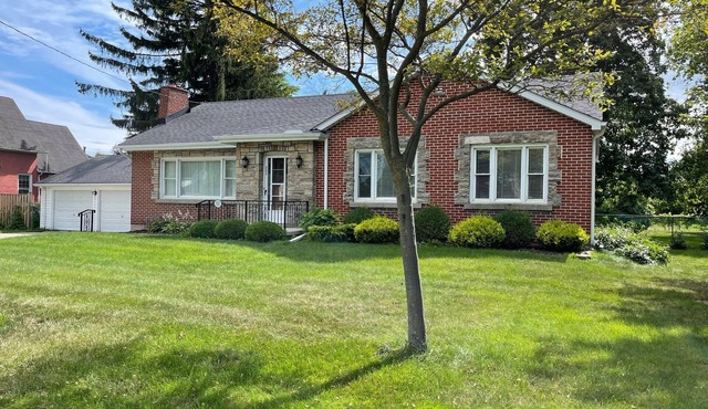 Spacious Downtown home with lots of amenities!