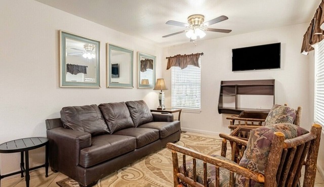 Spacious Retreat in Knoxville: Modern Comforts & Prime Location