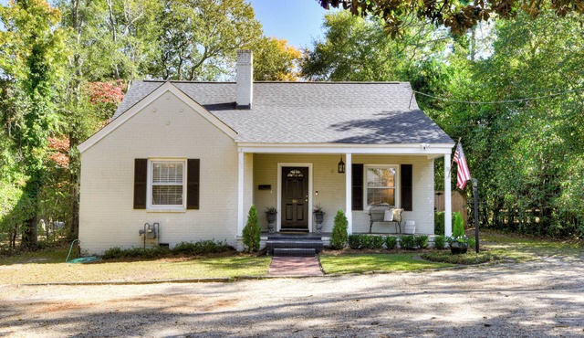 Spacious Summerville Cottage