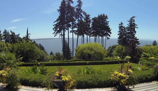 Spectacular Ocean View Pet Friendly Semi Detached Waterfront Home.