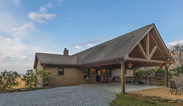 Spectacular view, cozy, peaceful, fireplace and private!
