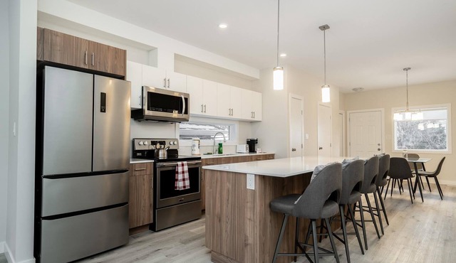 St. Boniface + Elegant 3 Bdr + Parking (16)