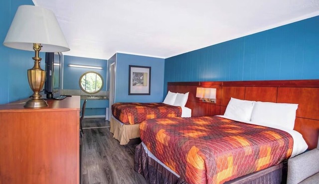 Stay in Comfort Near Wet n Wild Emerald Pointe – Just 17 Miles Away