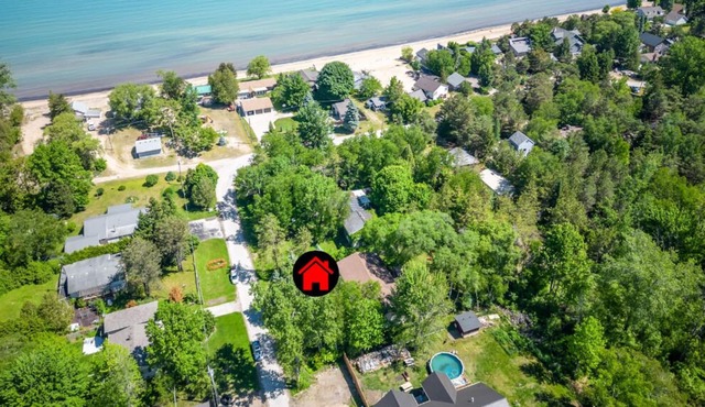 Steps from Ipperwash Beach and Restauraunts