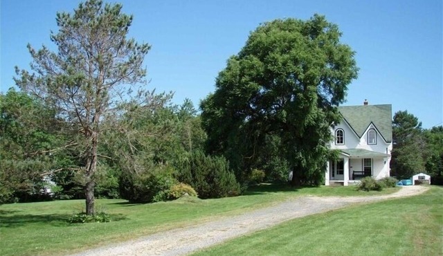 Stoneybrook House - historic property on 1.7 acres of land