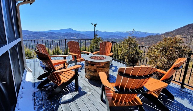 Stunning 4-bedroom chalet in Boone, NC, perfect for your mountain getaway.