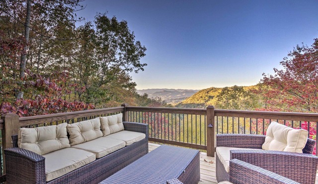 Stunning Blue Ridge Mtn Views! Brevard Chalet
