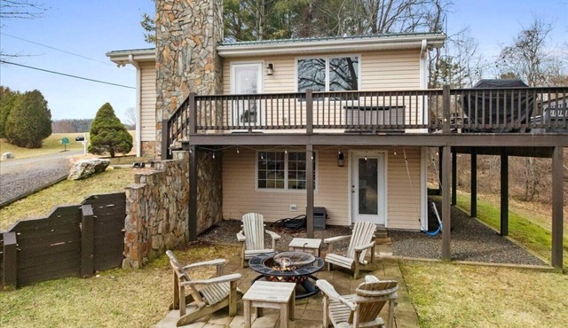 Stunning Mountain Retreat! Packed with Fun! Air Hockey Table! - Two Sisters Chalet