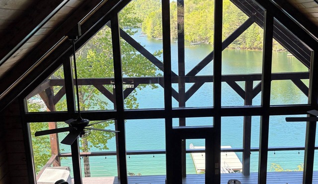 Stunning Newer Cabin - Lakefront - Private Dock- Lake Nantahala Family Retreat