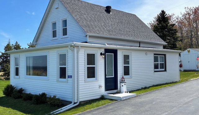 Stunning Ocean Views - Home on Lunenburg Bay