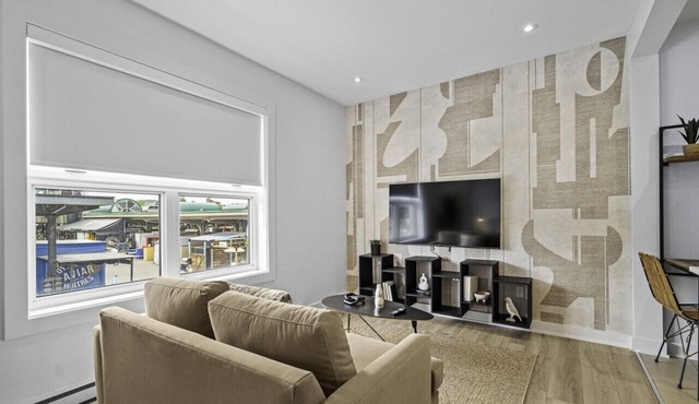 Stylish 1-Bedroom Haven by Jean Talon Market