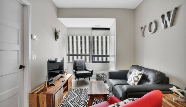 Stylish 2BR Apt w/Cinema, GYM, & Skyline Views!