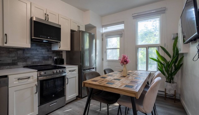 Stylish 4BR Unit Near Plateau & DT MTL