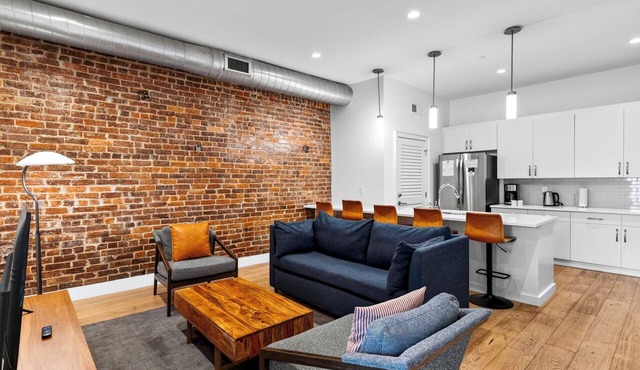 Stylish Downtown Nashville Condo Near Broadway + Printer's Alley | Headliner
