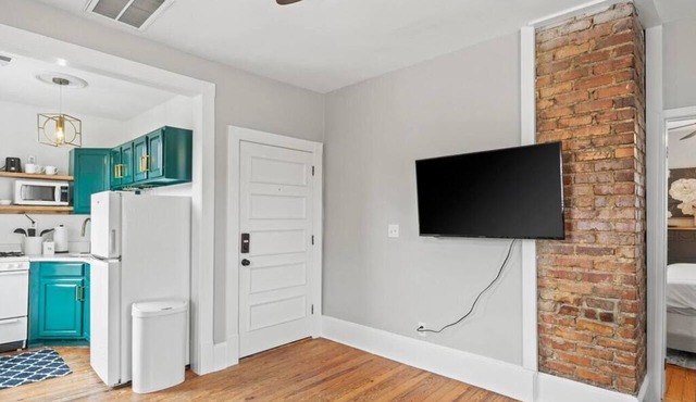 Stylish Downtown Raleigh 1BR Walk to Dining & Nightlife