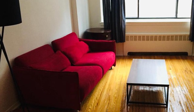 Stylish Montreal Apartment: Comfortable Stay in the Golden Square Mile