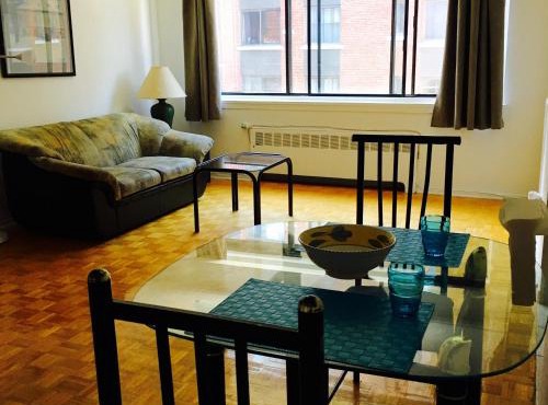 Stylish Montreal Apartment Comfortable Stay in the Golden Square Mile