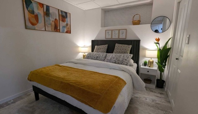 Stylish Private Basement Apartment - Minutes to Local Spots
