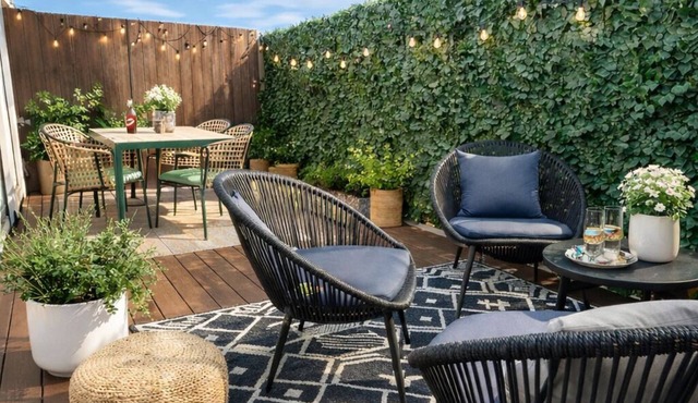 Stylish Two-Level Apartment with Private Rooftop Terrace – Downtown Montreal