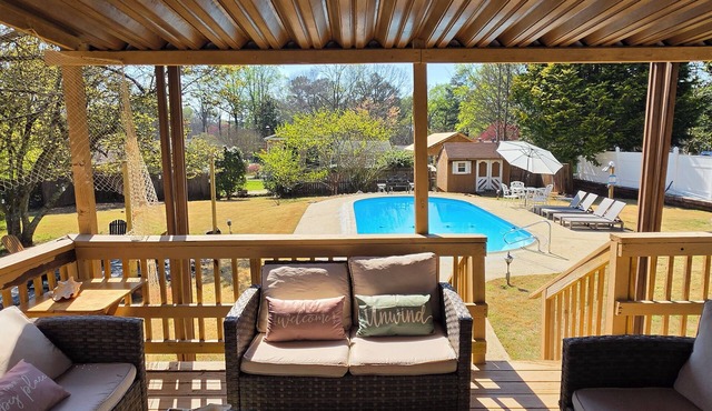 Summer Escape with a Private Pool Perfect for Families, Spacious, Great Location