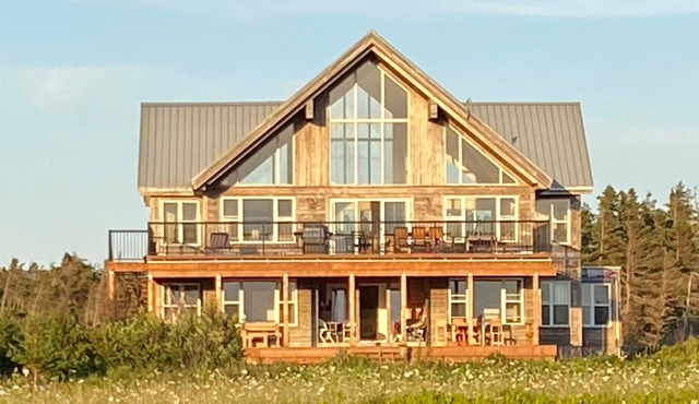 Summer house 400m walk to the beach, PEI permit # 2301261