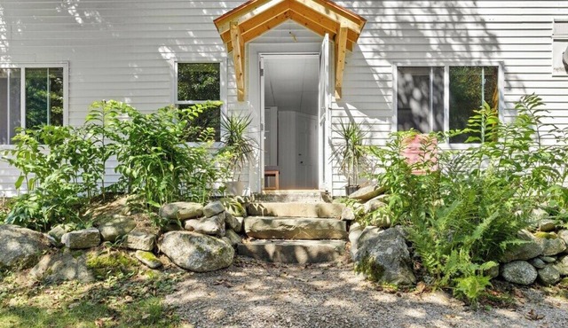 Summit Sanctuary – Minutes to Downtown Blue Hill!