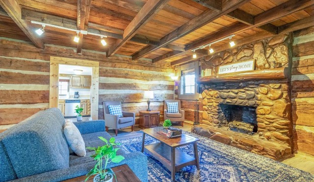 Sunfish Lodge Historic Cabin on Lakefront