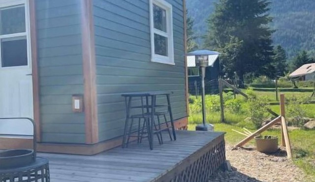 Sunflower Cottage - a walk away to the waterfall or beach
