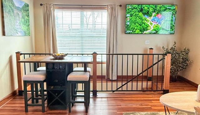 Sunlit Loft, Near GSP and Private Entry
