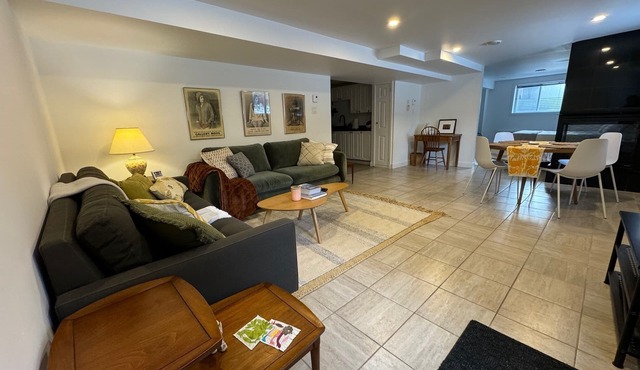 Sunny, 1000-ft basement flat, parking, walkout patio entrance CITQ#305792