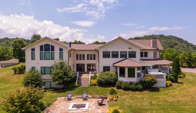 Sunnyside Farm - large home with stunning views, hot tub, game room