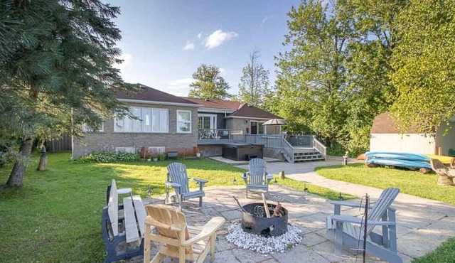 Sunrise Serenade - Waterfront Cottage w/ Swimming, Kayaks, Hot Tub, AC,