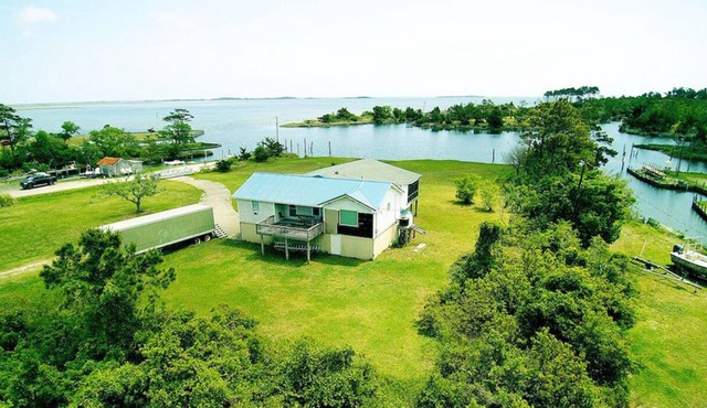 Sunrise & Sunset Vibrant Views of Harbor & Bay from Huge Entertainment Porch