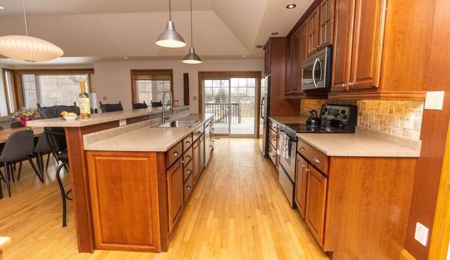 Sunset Beach - Waterfront, Hot Tub, Games Room
