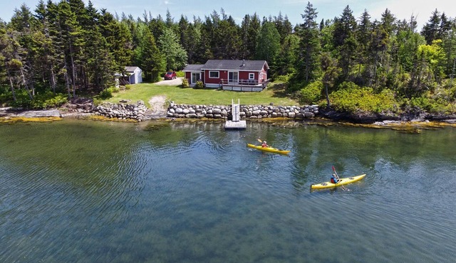 Sunset Ocean Cove Waterfront Cottage - 10 mins from Lunenberg, great restaurants